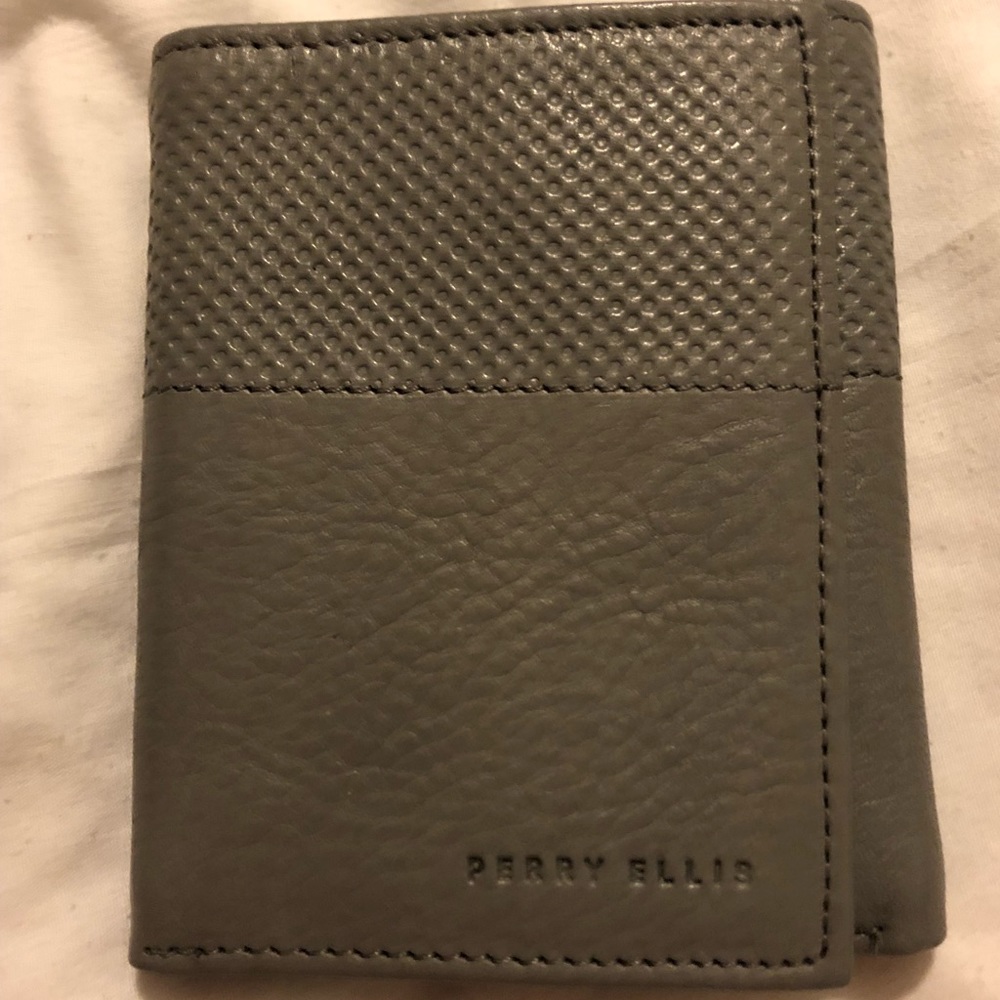 Leather Perry Ellis Wallet (Gray)